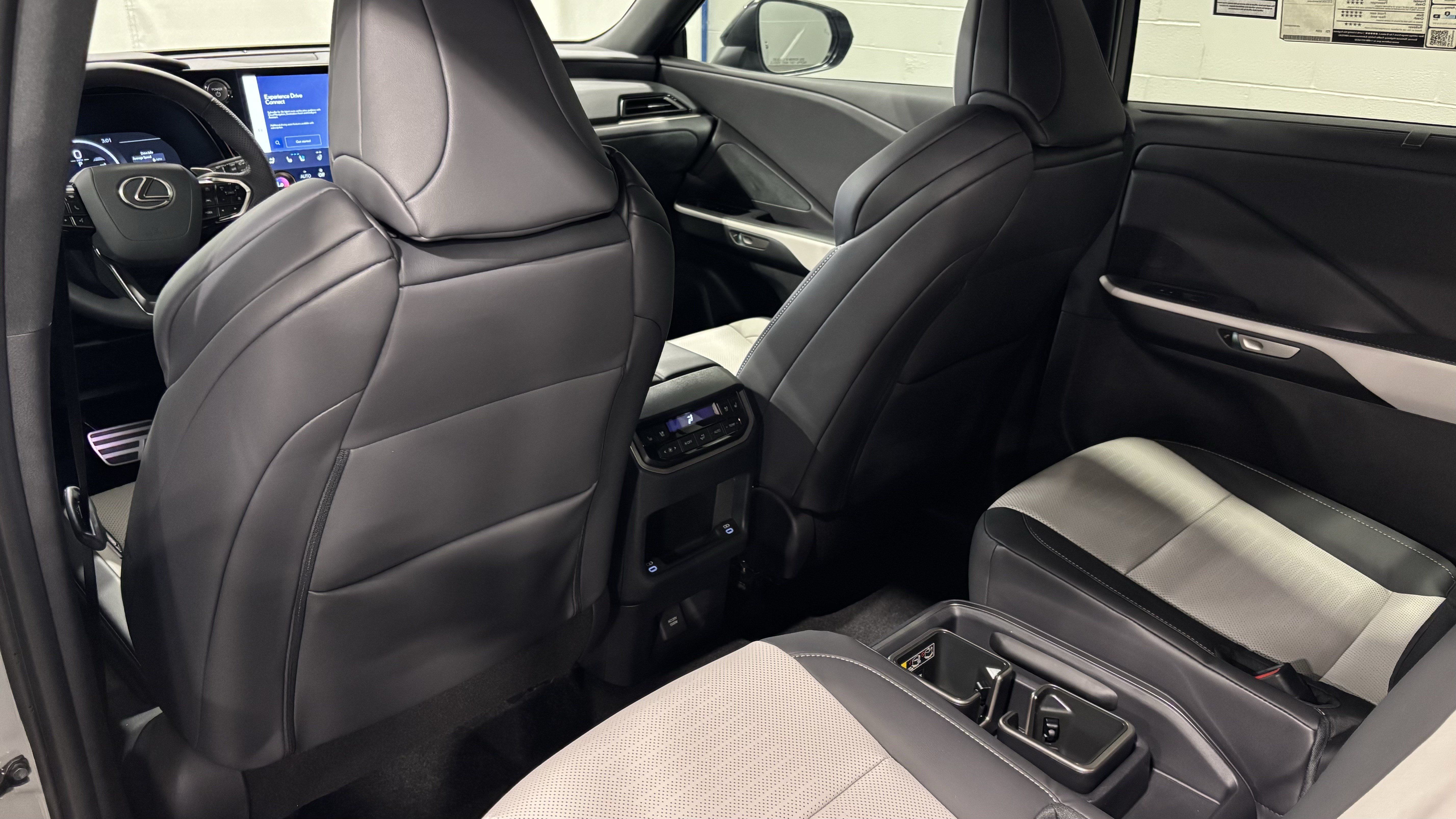Used 2026 Lexus TX 500h AWD w/ Technology Package image 33