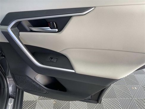 Used 2025 Toyota RAV4 XLE image 26