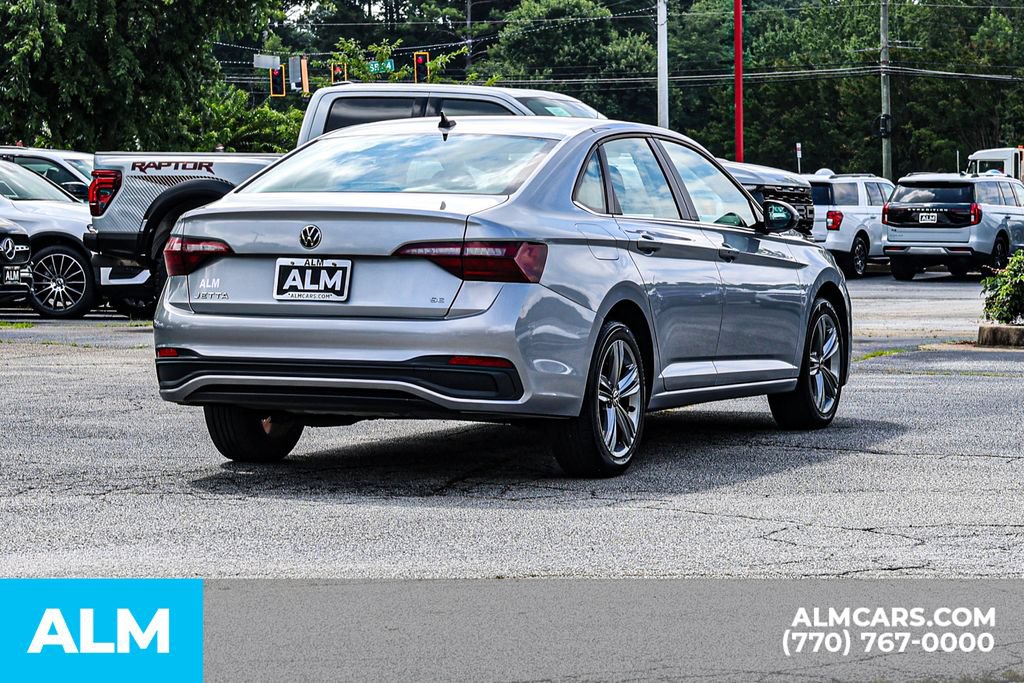 Used 2024 Volkswagen Jetta SE FWD image 5