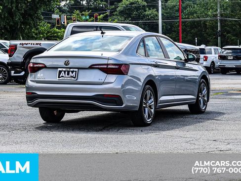 Used 2024 Volkswagen Jetta SE FWD image 5