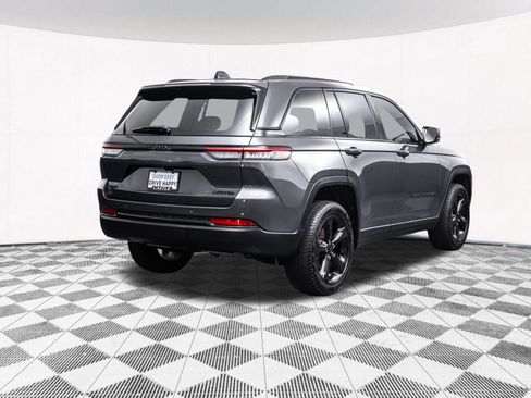 Used 2023 Jeep Grand Cherokee Limited w/ Black Appearance Package AWD/4WD image 12
