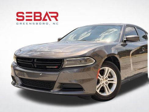 Used 2022 Dodge Charger SXT RWD image 2