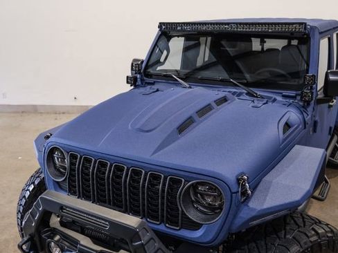 Used 2025 Jeep Gladiator Sport AWD/4WD image 23