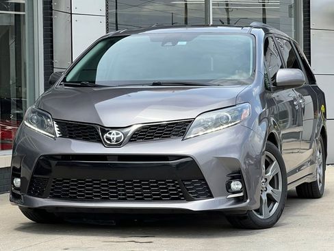Used 2020 Toyota Sienna SE Premium image 1