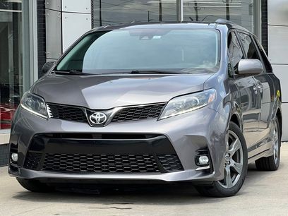 Used 2020 Toyota Sienna SE Premium