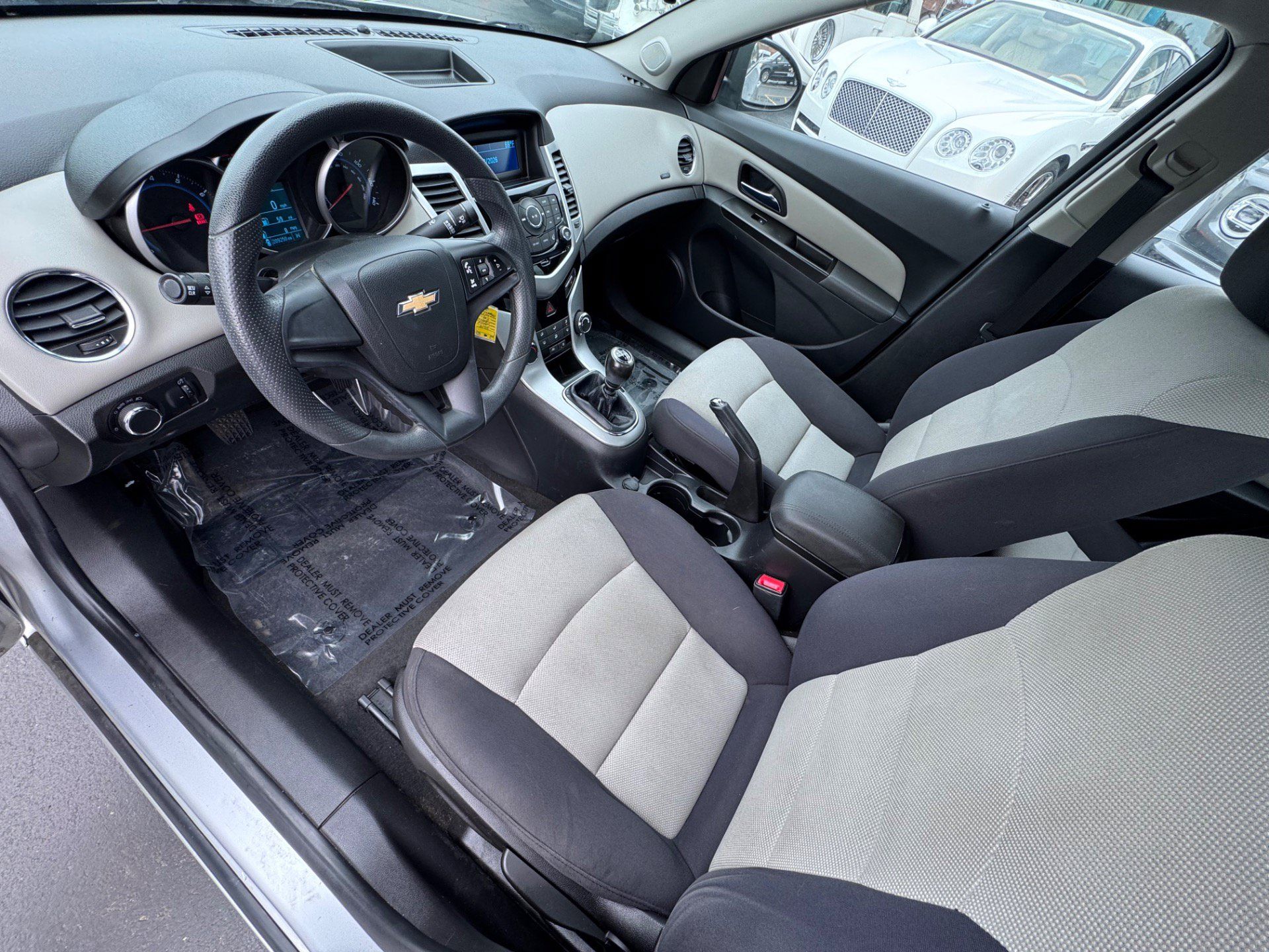 Used 2014 Chevrolet Cruze LS FWD image 4