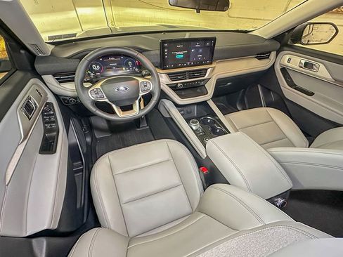 New 2026 Ford Explorer Active w/ Active Comfort Package AWD/4WD image 9