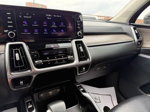 Used 2022 Kia Sorento S AWD/4WD image 11