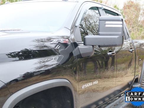 Used 2025 Chevrolet Silverado 2500 ZR2 w/ Technology Package image 12