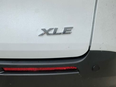 New 2026 Toyota Sienna XLE image 9