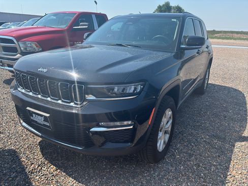 Used 2023 Jeep Grand Cherokee Limited AWD/4WD image 1