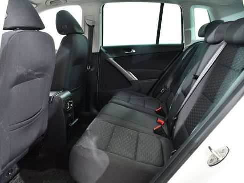 Used 2009 Volkswagen Tiguan SE image 16
