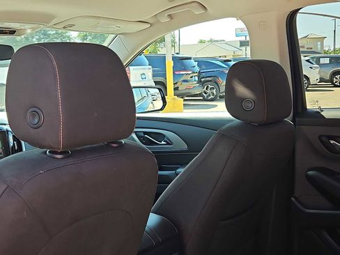 Used 2019 Chevrolet Traverse LT FWD image 16
