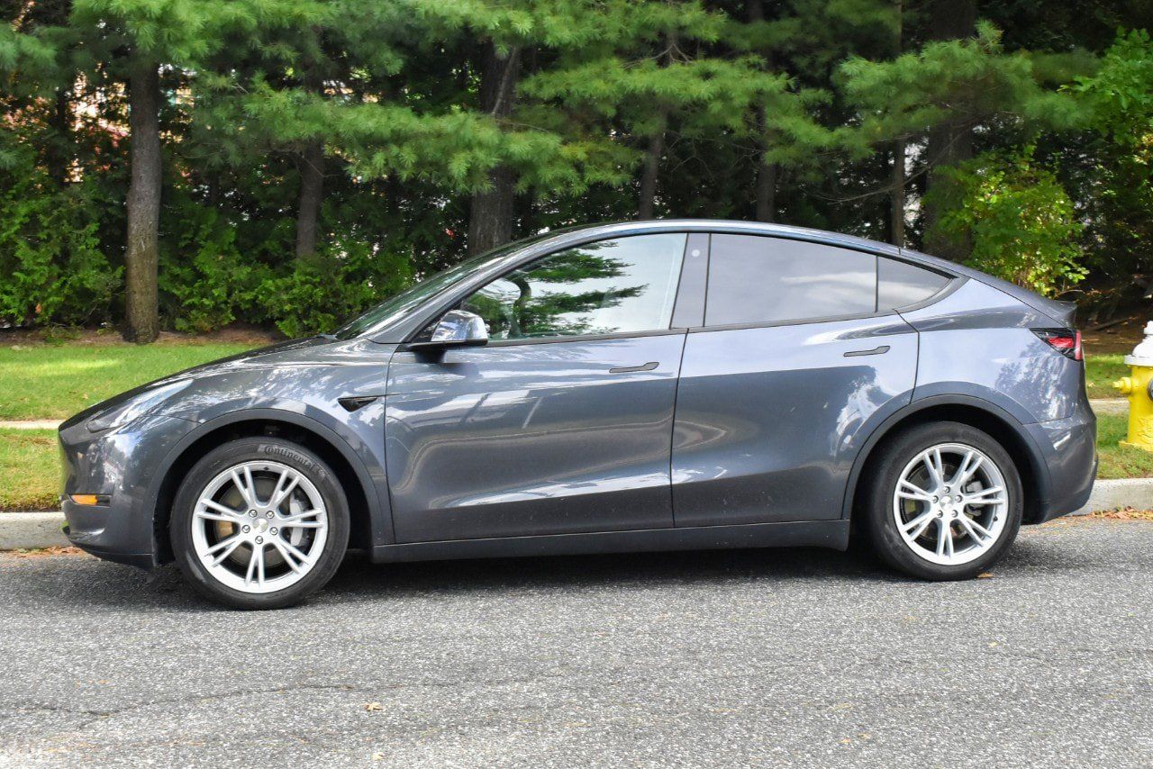 Used 2021 Tesla Model Y Long Range AWD/4WD image 3