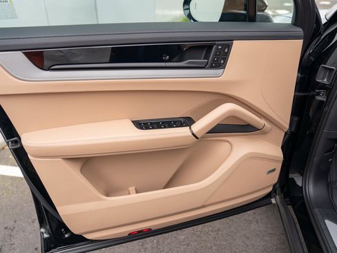 Used 2026 Porsche Cayenne image 10