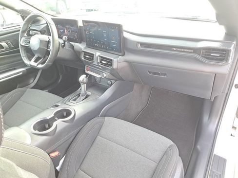 Certified 2025 Ford Mustang Coupe image 10