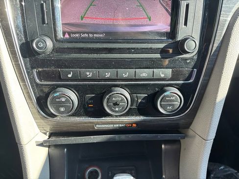 Used 2017 Volkswagen Passat 1.8T SEL Premium FWD image 13