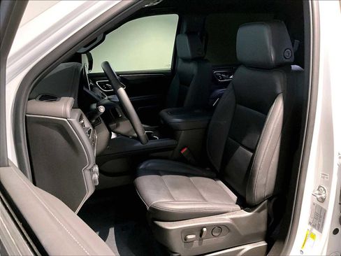 Used 2024 Chevrolet Suburban Z71 image 8