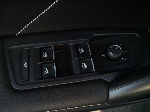 Certified 2022 Volkswagen Tiguan SE image 19