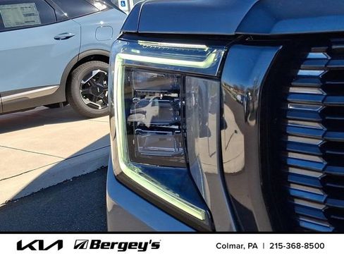 Used 2024 GMC Yukon XL Denali Ultimate AWD/4WD image 10