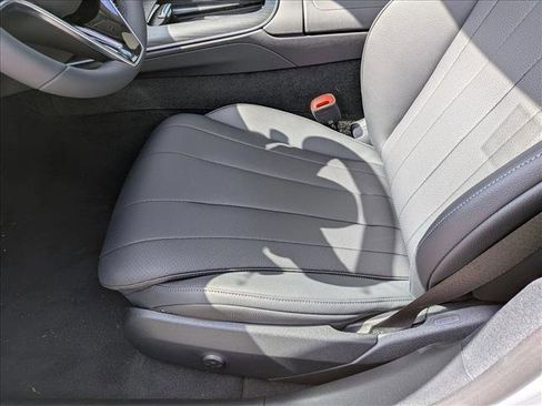 New 2026 Mercedes-Benz E 350 4MATIC Sedan image 4