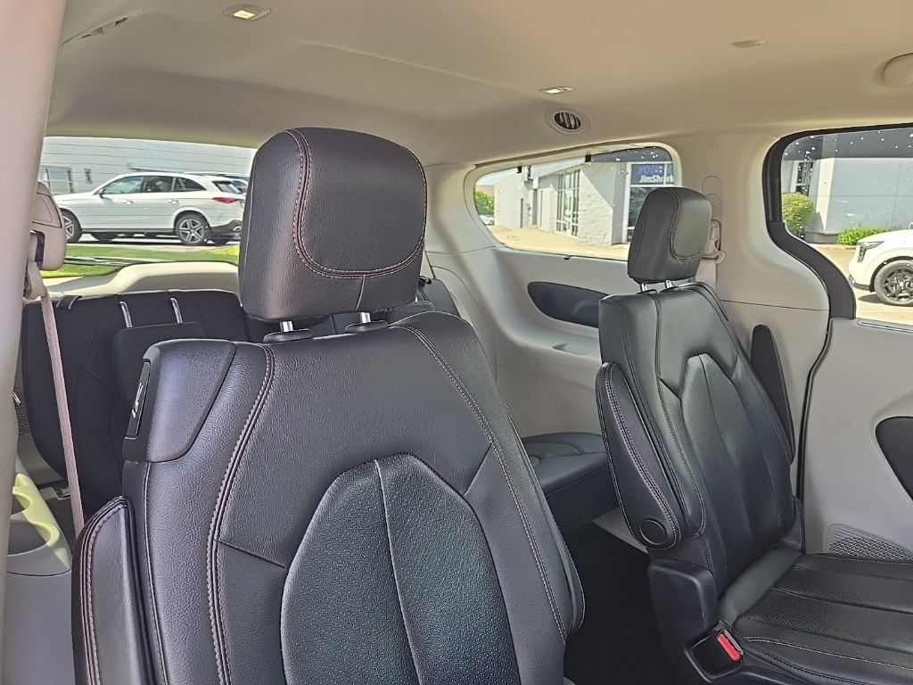 Used 2020 Chrysler Pacifica Touring-L Plus FWD image 33