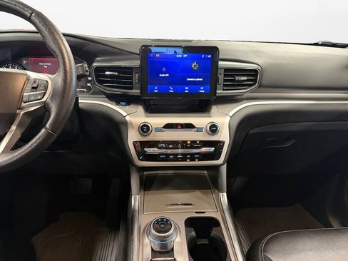 Used 2022 Ford Explorer XLT AWD/4WD image 10