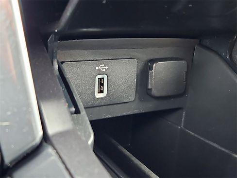 Used 2018 Ford Explorer Limited image 17