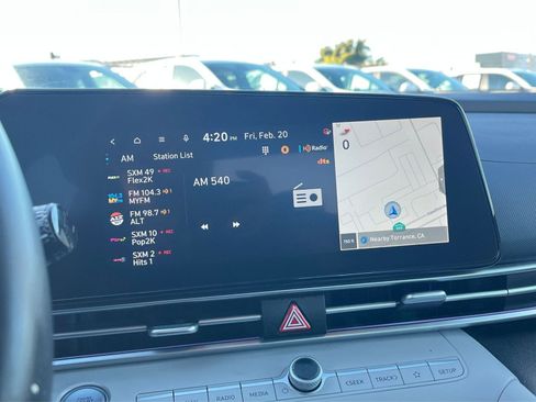 Used 2025 Hyundai Elantra Limited image 21