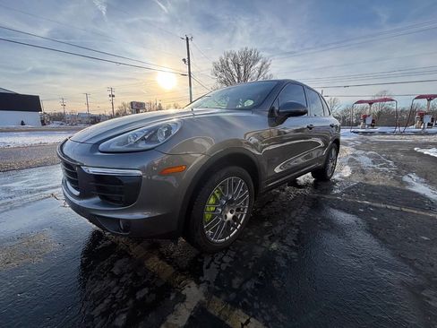 Used 2016 Porsche Cayenne S image 6