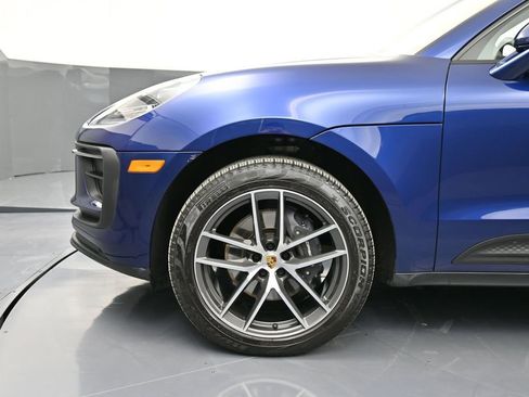 Certified 2025 Porsche Macan AWD/4WD image 12