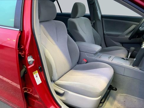 Used 2010 Toyota Camry LE FWD image 8