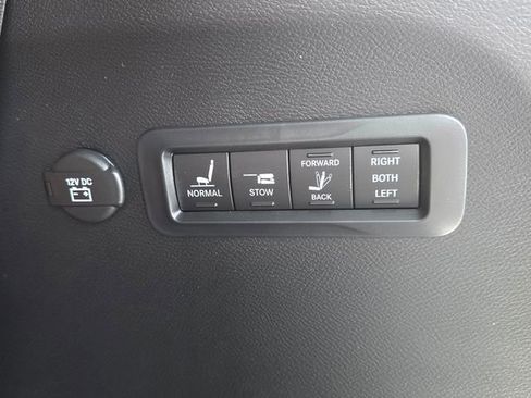 New 2026 Chrysler Pacifica Pinnacle image 28