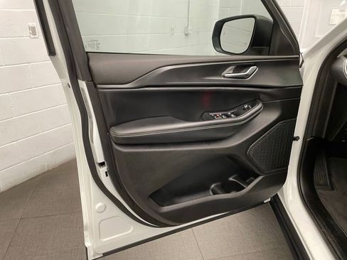 Used 2023 Jeep Grand Cherokee L Laredo RWD image 19