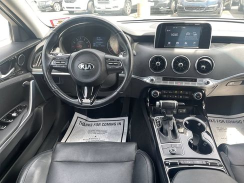Used 2018 Kia Stinger RWD image 17