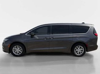 Used 2023 Chrysler Pacifica Touring-L FWD video 2