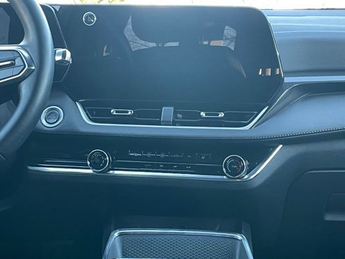 Used 2025 Chevrolet Equinox LT image 18