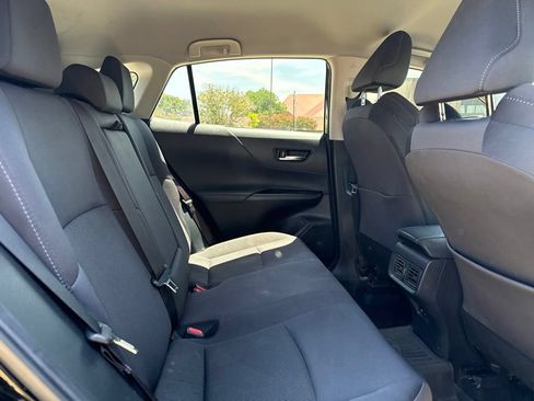 Used 2022 Toyota Venza LE AWD/4WD image 10