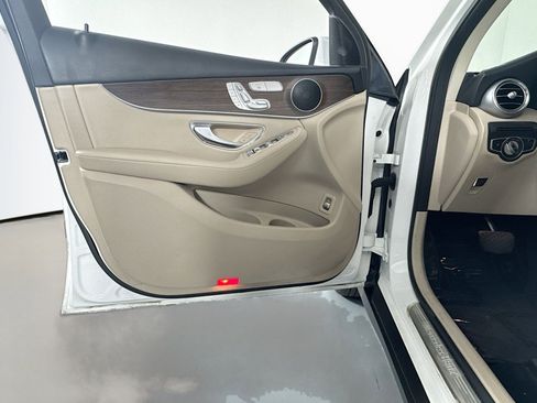 Used 2022 Mercedes-Benz GLC 300 4MATIC image 20