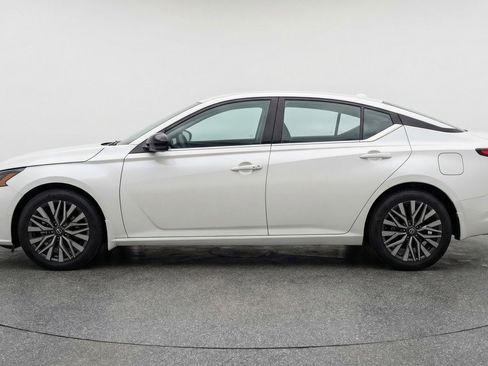 Used 2025 Nissan Altima 2.5 SV image 5