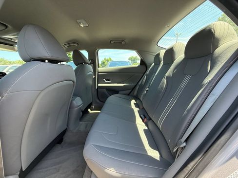 Used 2023 Hyundai Elantra SEL w/ Convenience Package FWD image 24