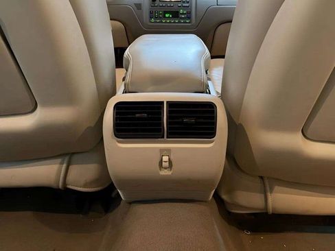 Used 2005 Lincoln Town Car Signature image 56