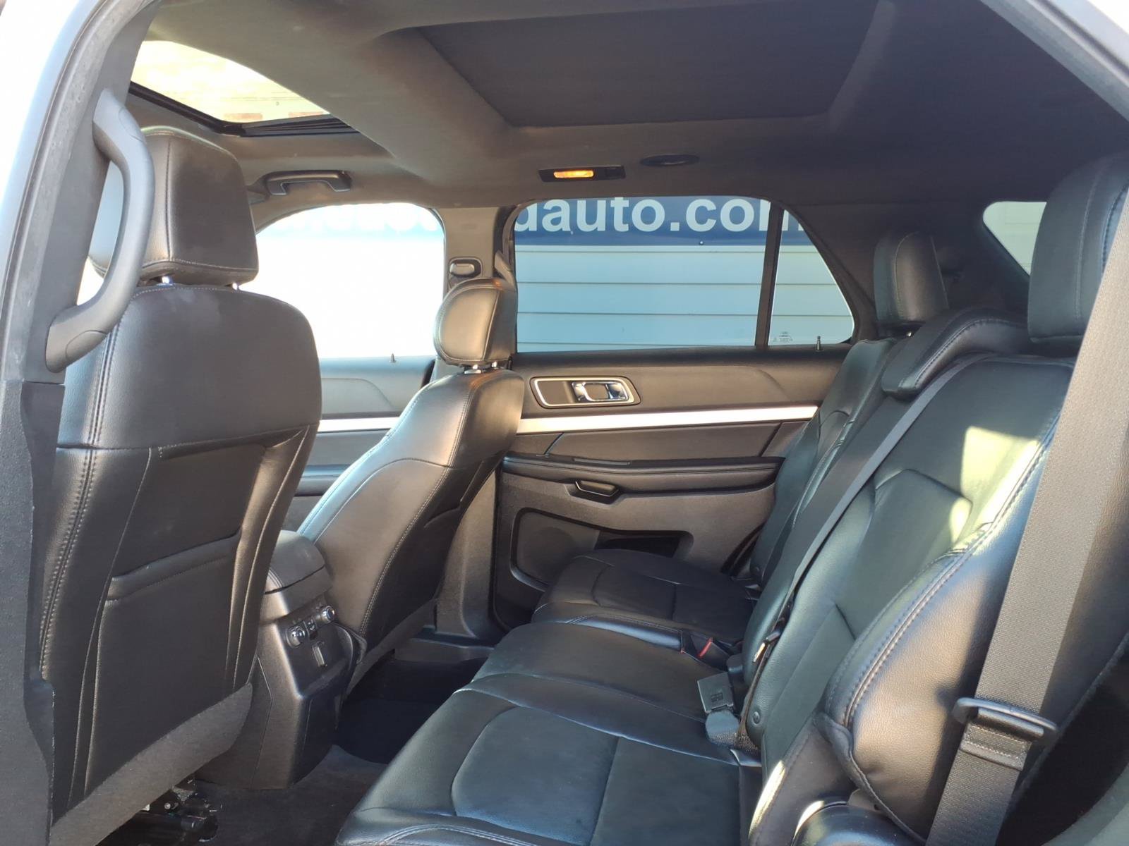 Used 2017 Ford Explorer XLT w/ Equipment Group 202A FWD image 11