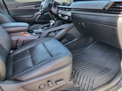 Used 2024 Kia Telluride EX w/ EX Captain's Chair Package image 16