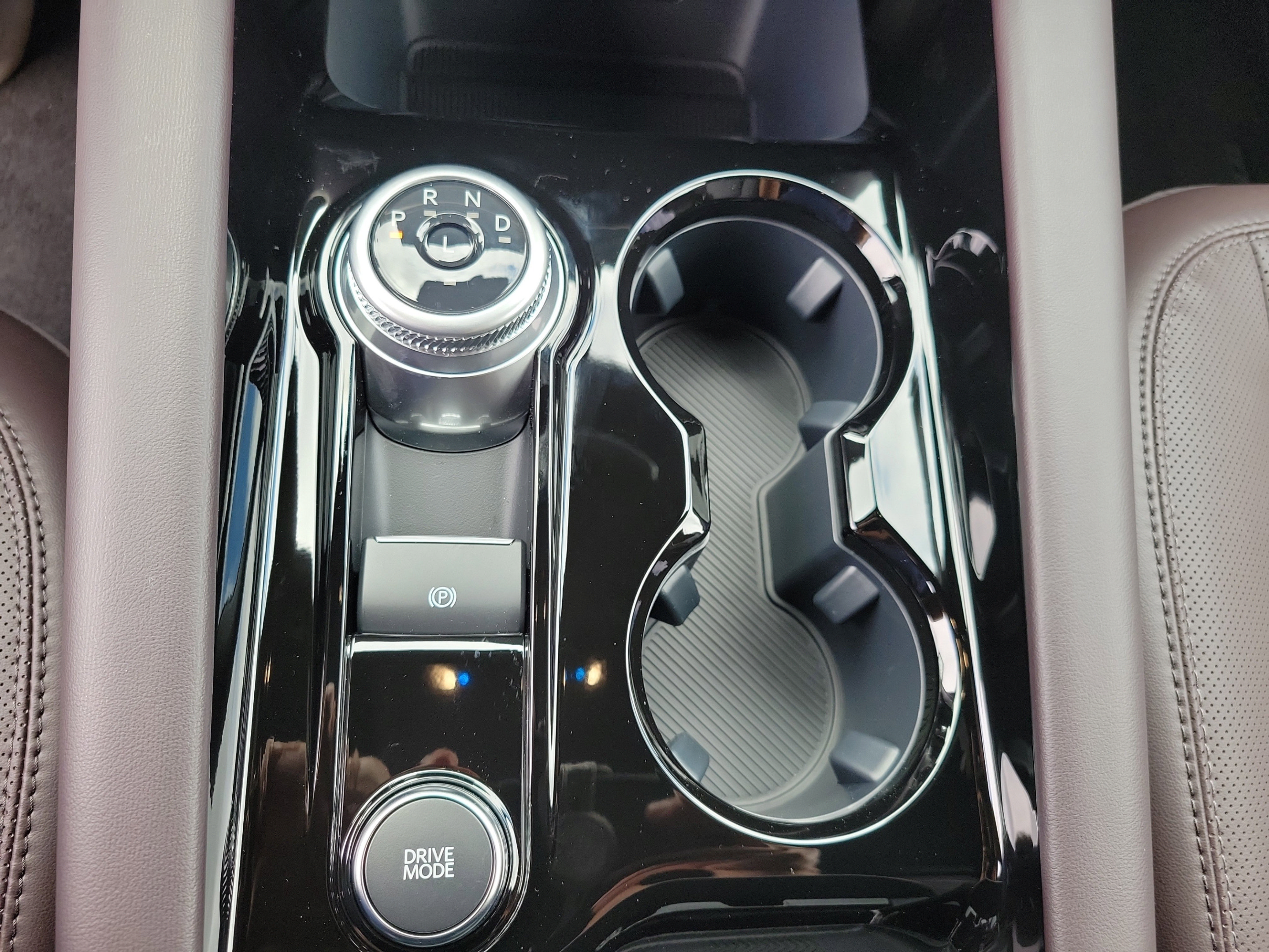 New 2026 Ford Explorer Platinum RWD image 32