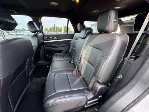 Used 2017 Ford Explorer XLT w/ Equipment Group 202A FWD image 21