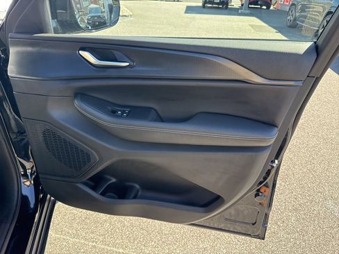 Used 2023 Jeep Grand Cherokee Altitude image 33