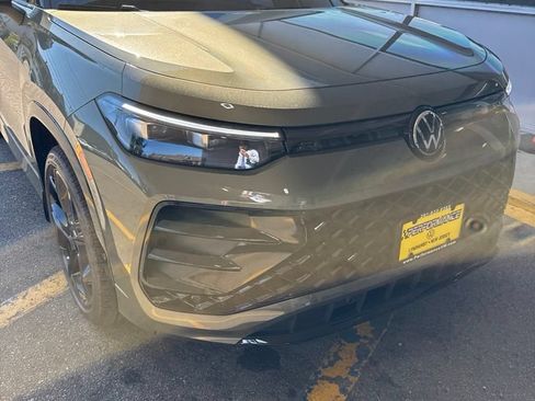 New 2026 Volkswagen Tiguan SE R-Line AWD/4WD image 2