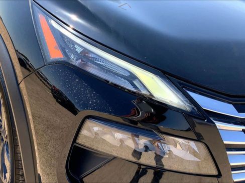 Used 2024 Nissan Rogue SV FWD image 35
