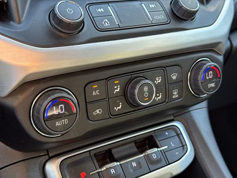 Used 2023 GMC Acadia SLE w/ Driver Convenience Package FWD image 27